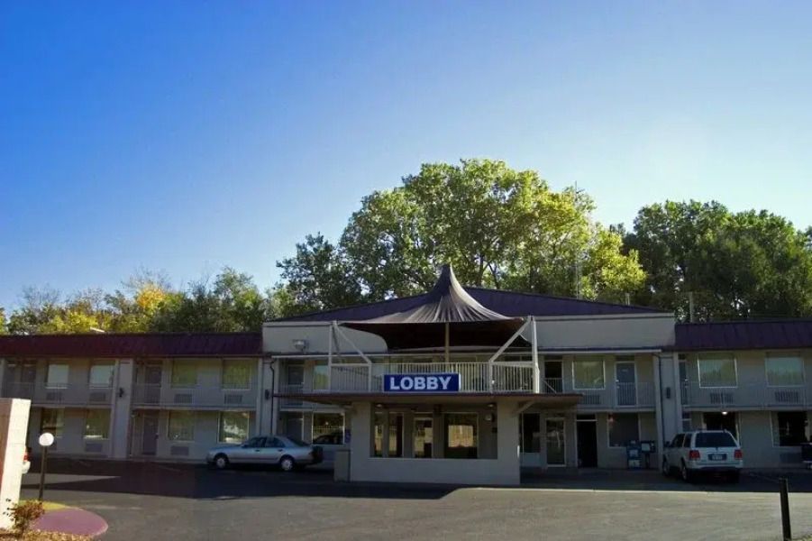 Econo Lodge Inn & Suites Salina