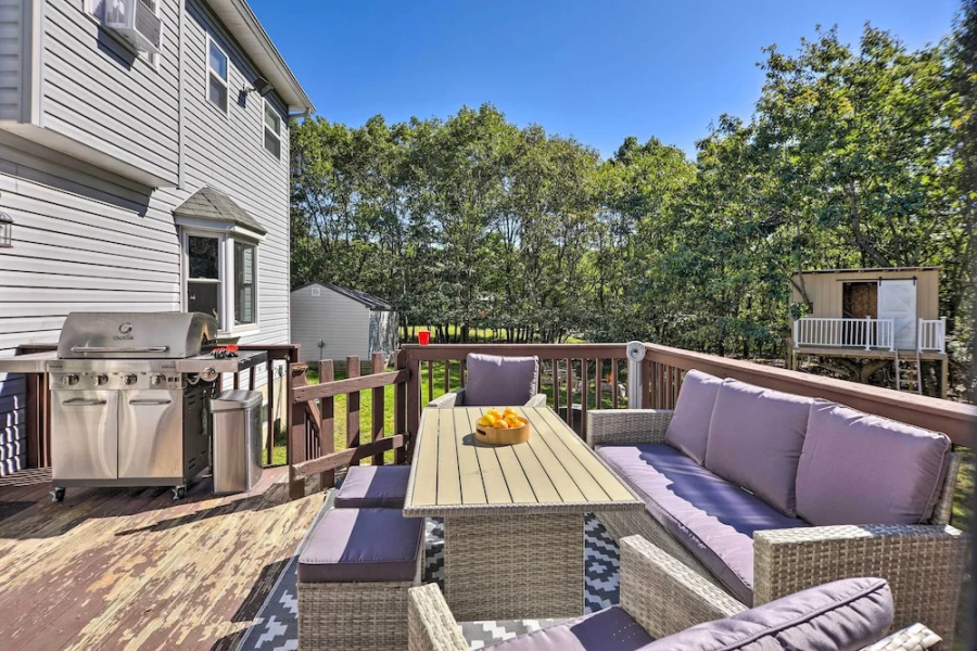 Poconos Escape w/ Hot Tub & Fire Pit