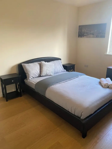 Beautiful 4 Bedroom Home With Parking by Lakeside