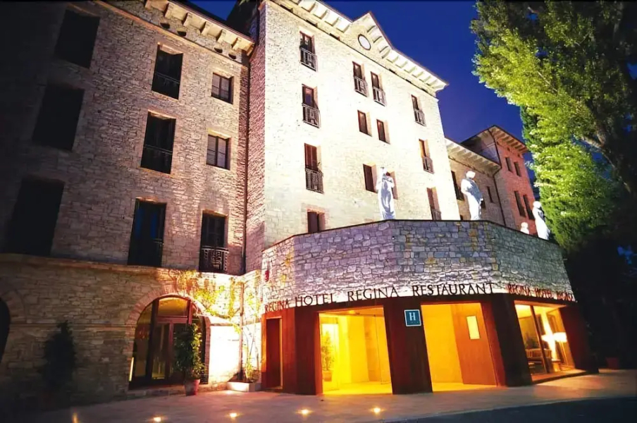 Regina Spa Art Deco