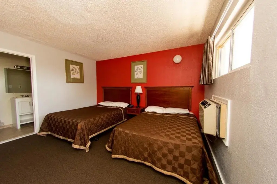 Scottish Inn and Suites