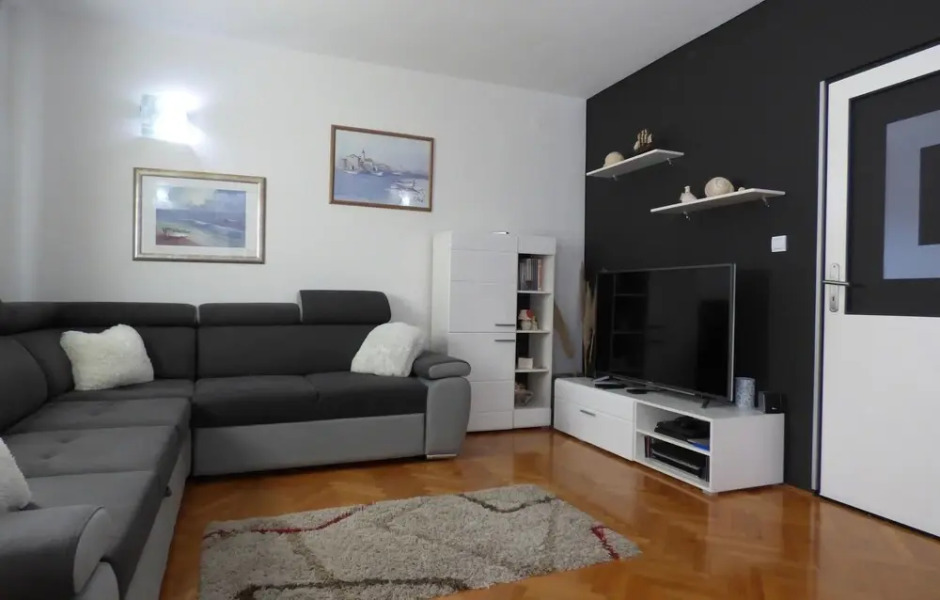 Stunning Home in Dugi Rat With Wifi and 1 Bedrooms