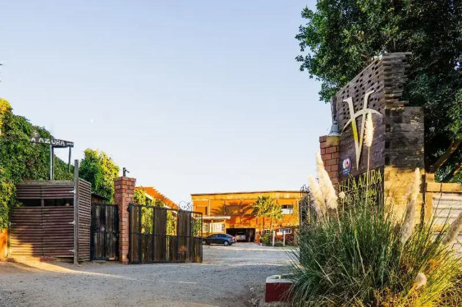 Capital O Hotel Villa Azura