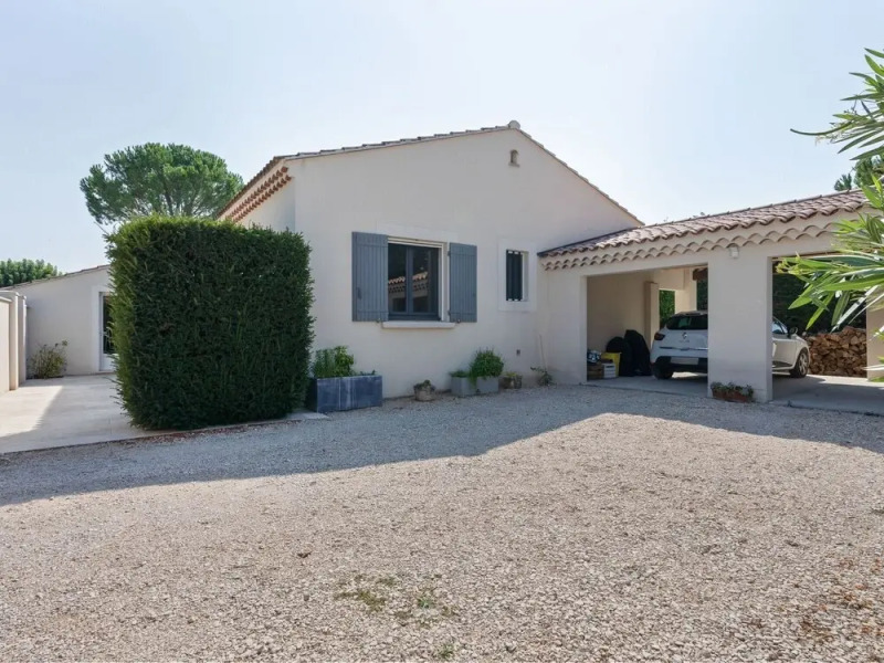 Luxury Modern Villa With Private Pool and Enclosed Garden in the Heart of the Vaucluse