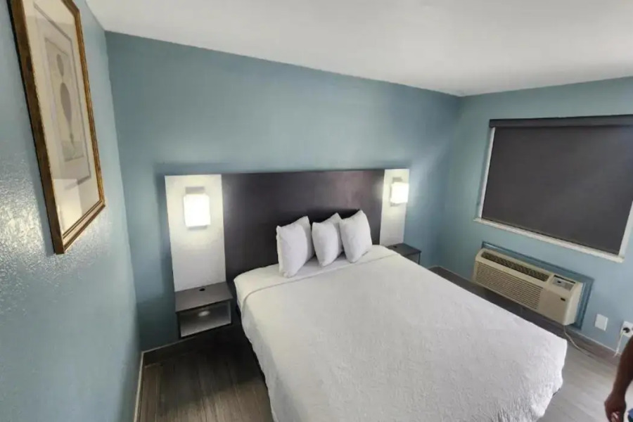 Lone Star Inn & Suites by OYO Harlingen TX