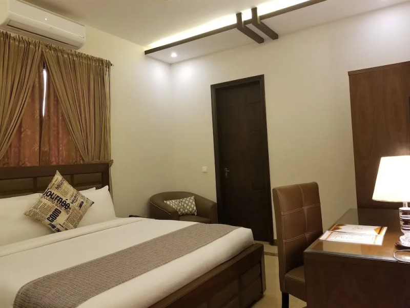 Zifan Hotel & Suites