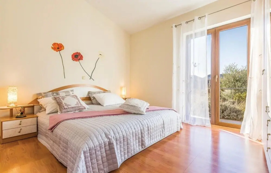 Amazing Home in Blato na Cetini With Wifi and 3 Bedrooms