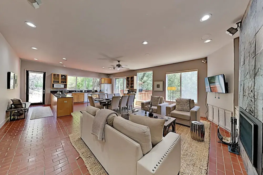 2600 Glen Ellen Home - 3 Br home by RedAwning