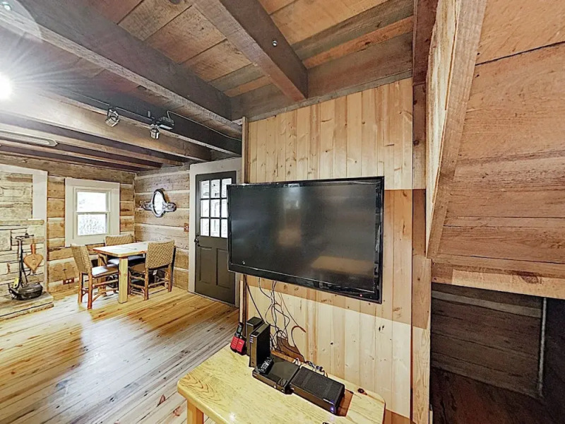 New Listing! Updated W/ Hot Tub On 2 Acres 1 Bedroom Cabin