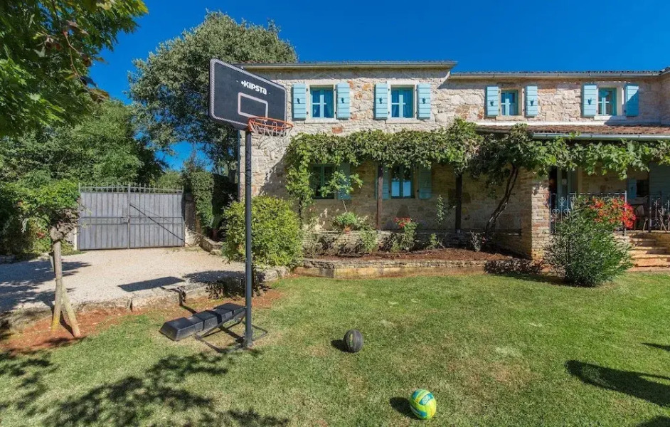 Authentic Villa in Tinjan With Private Pool