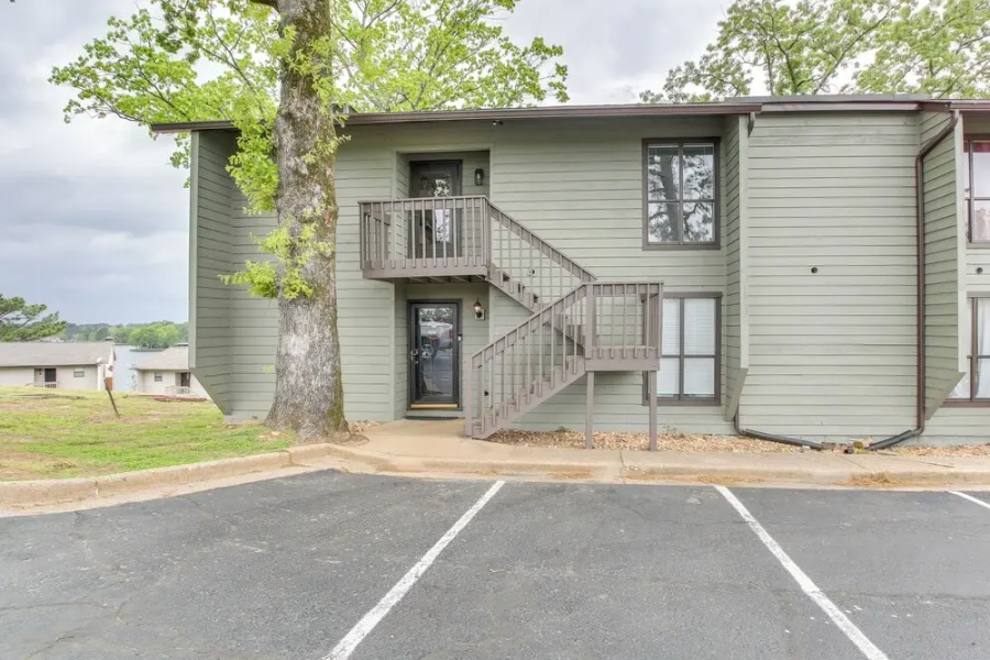 Lake Hamilton River-view Retreat w/ Pool Access
