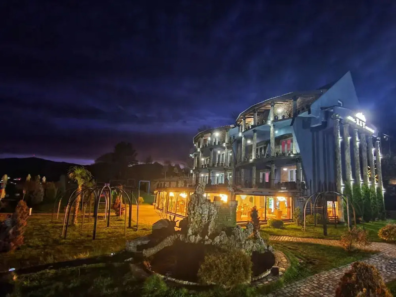 Rey Hotel & Restorant