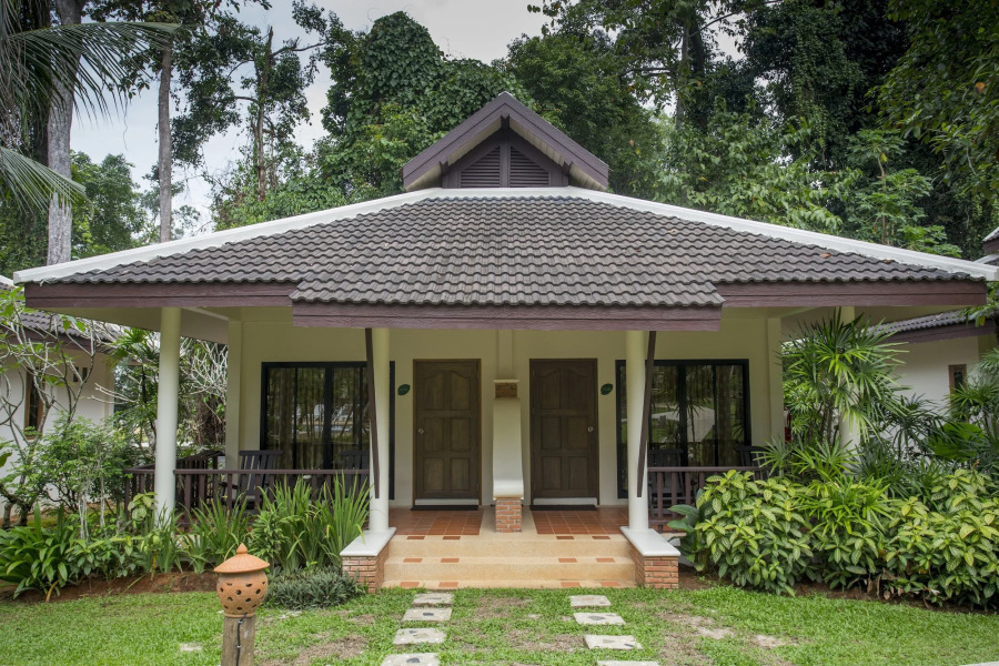 The Leaf On The Sands by Katathani