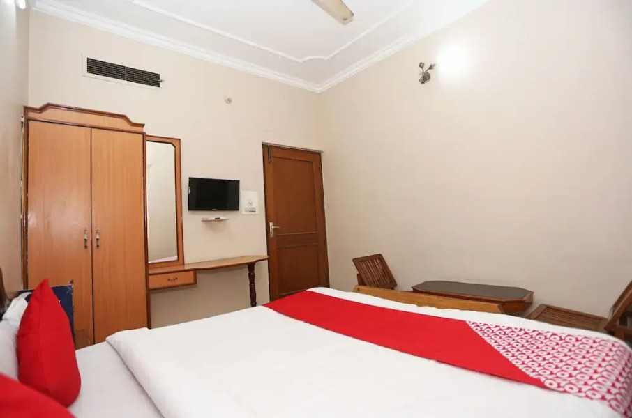 OYO 19724 Hotel Kwality