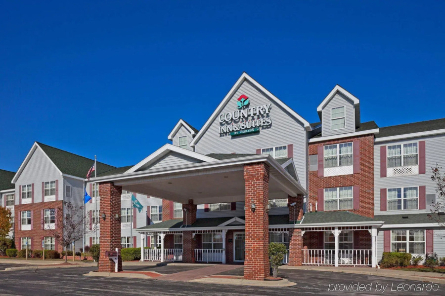 Holiday Inn Express & Suites Port Washington by IHG