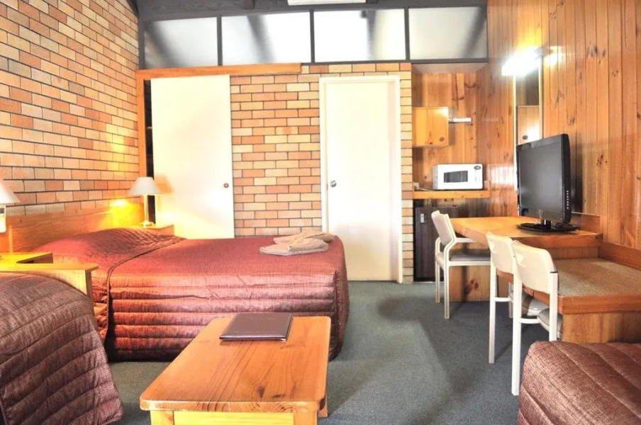 All Travellers Motor Inn