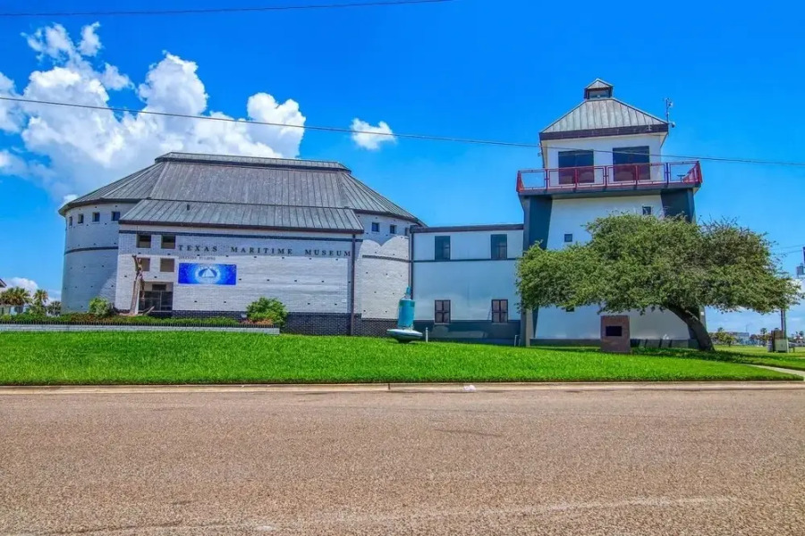 Mermaid's Landing 2 Bedroom Cottage by RedAwning