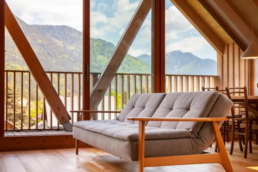 Stylish 2-Bed Top-Floor Apartment In Kranjska Gora