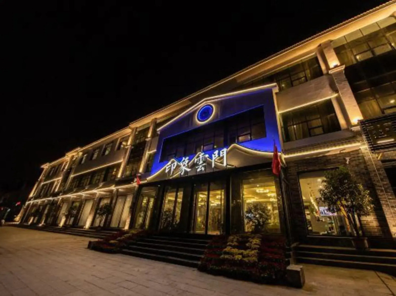 Impression Cloud Gate Hotel