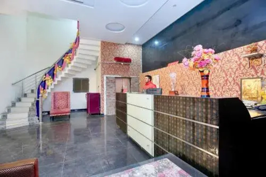 OYO 23276 Hotel Blu Hill