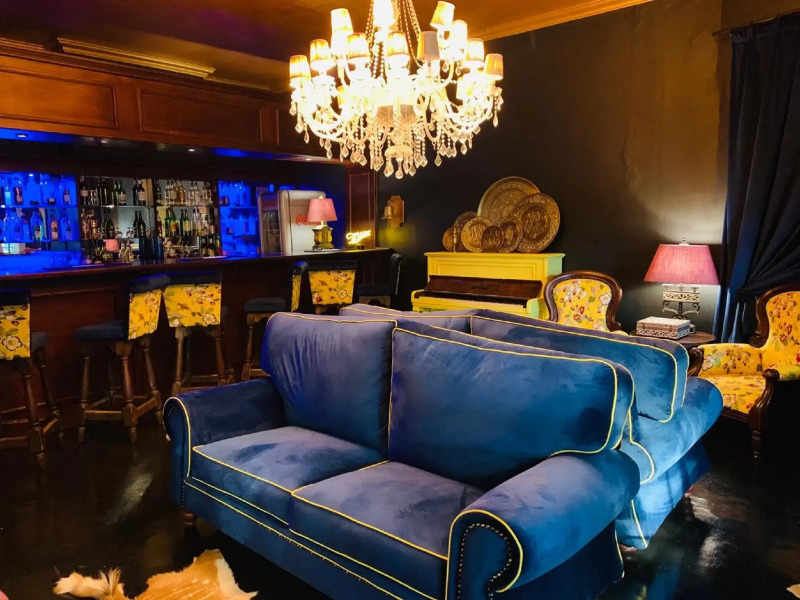 Shangri-La Country Hotel