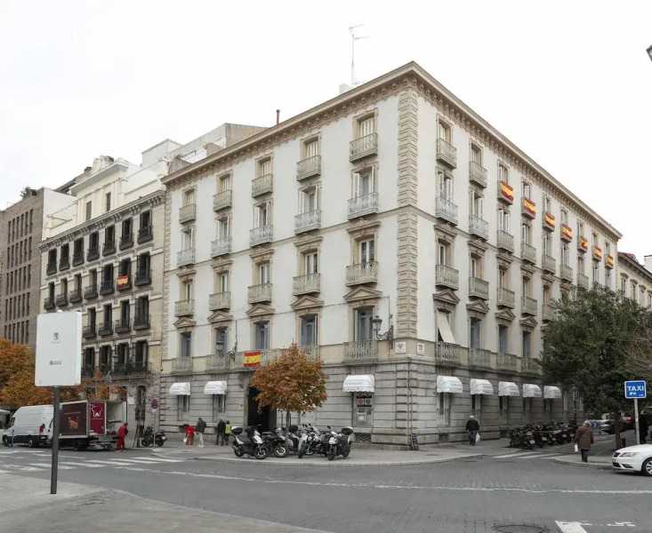 Escala Ópera - Adults Only