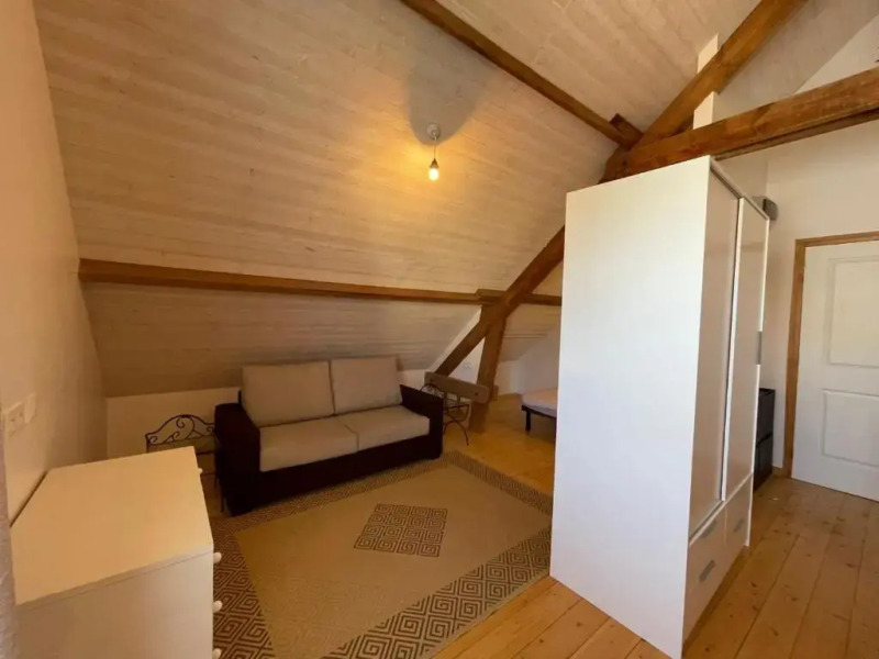 B&B Jacuzzi, Pool, Sauna, Steam Room, and Gym 100 meters away