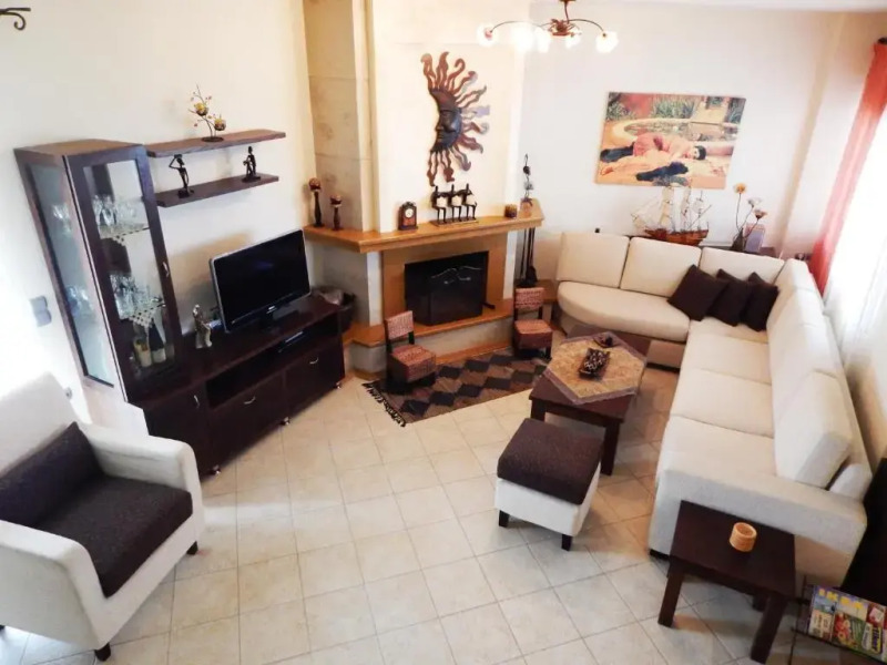 Psaromoura Residence