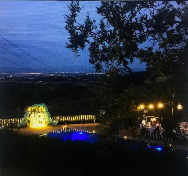 Room in B&B - Alessio Room Overlooking the Vineyards of Tuscany