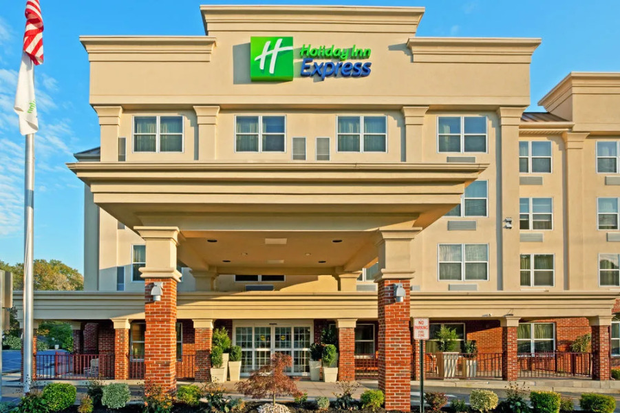 Holiday Inn Express & Suites Woodbridge