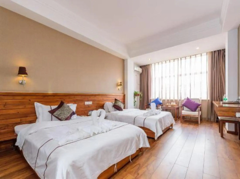 Pu'er Plum Lakeside Hotel