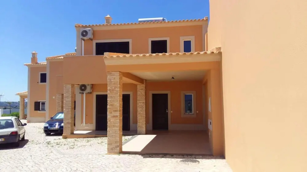 House With 4 Bedrooms in Pêra, With Wonderful Mountain View, Shared Pool, Enclosed Garden