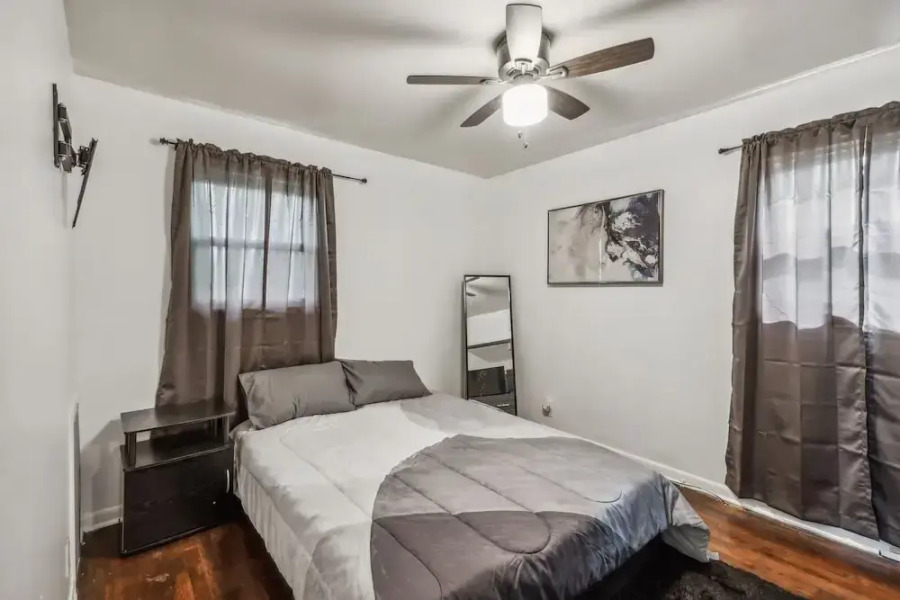 Queen G2 Mansion 3 Bedroom Home by RedAwning