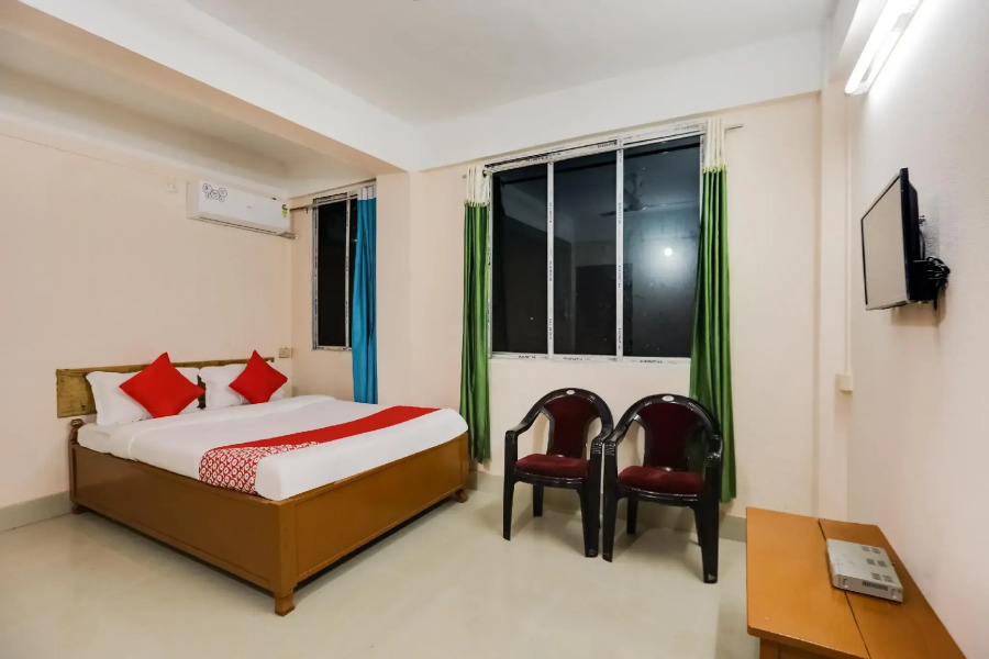 OYO 44691 Hotel East