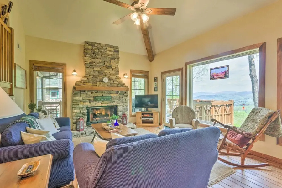 Pets Welcome: Quaint Blue Ridge Mountain Getaway!