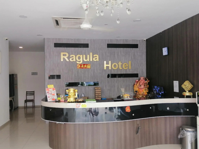 OYO 90028 Ragula Hotel