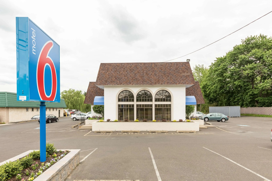 Motel 6 Warminster, PA