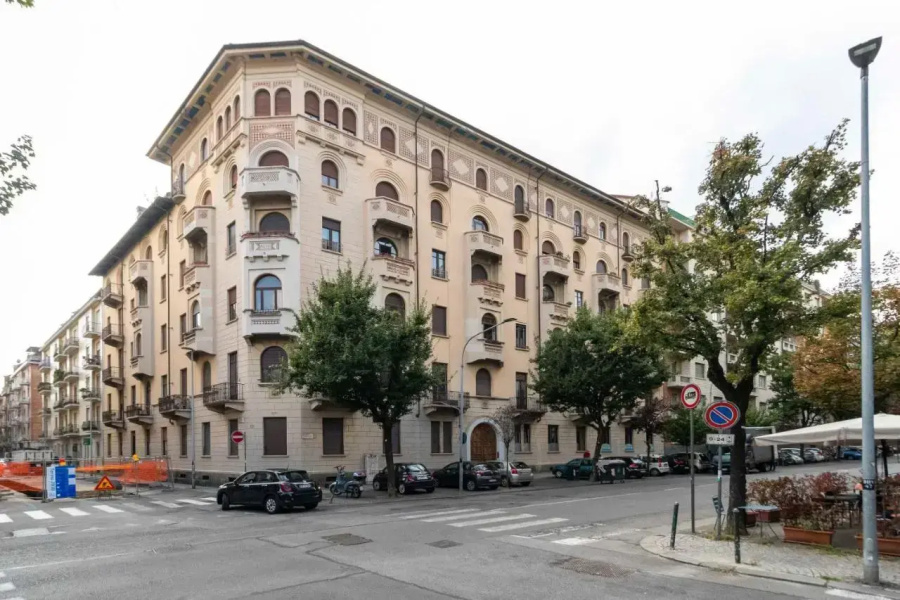 BOOK NOW! Apt x4 a few steps from Valentino's Park