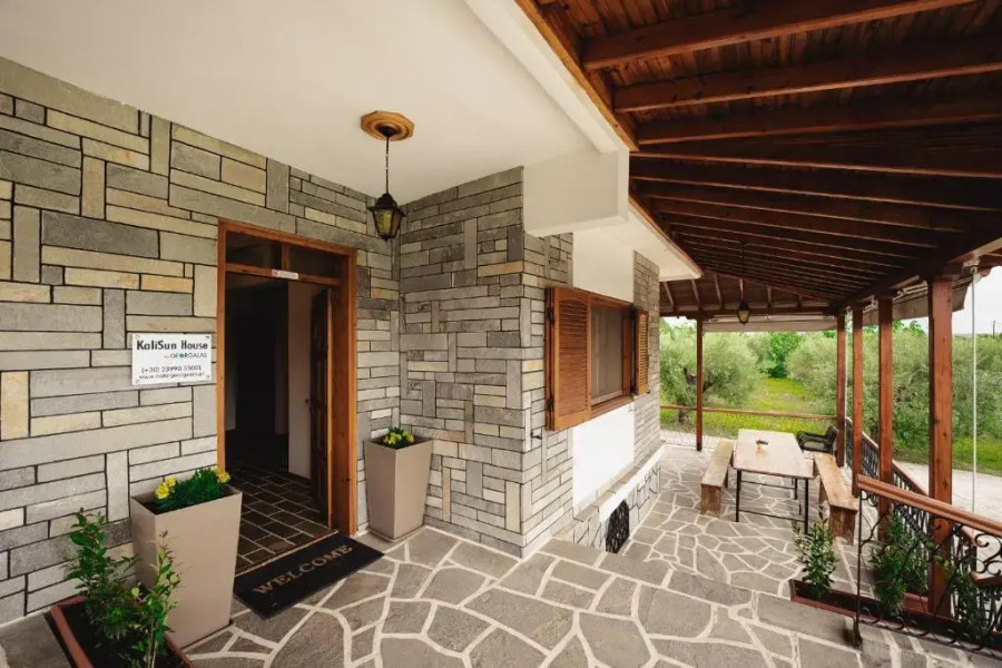 Kalisun Pool House by Georgalas