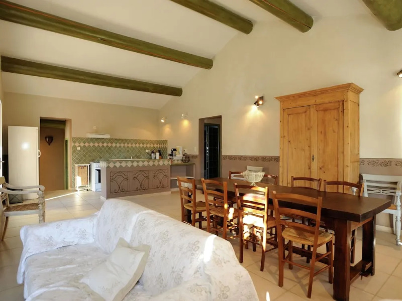 Tastefully Furnished Villa With Fenced Private Pool, 9 km From Vaison-la-romaine