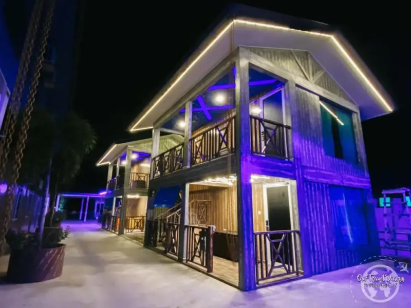 Mangrove Floating Chalet