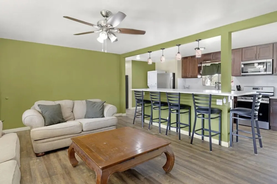 1900 - The Farmhouse Experience 4 Bedroom Home by RedAwning