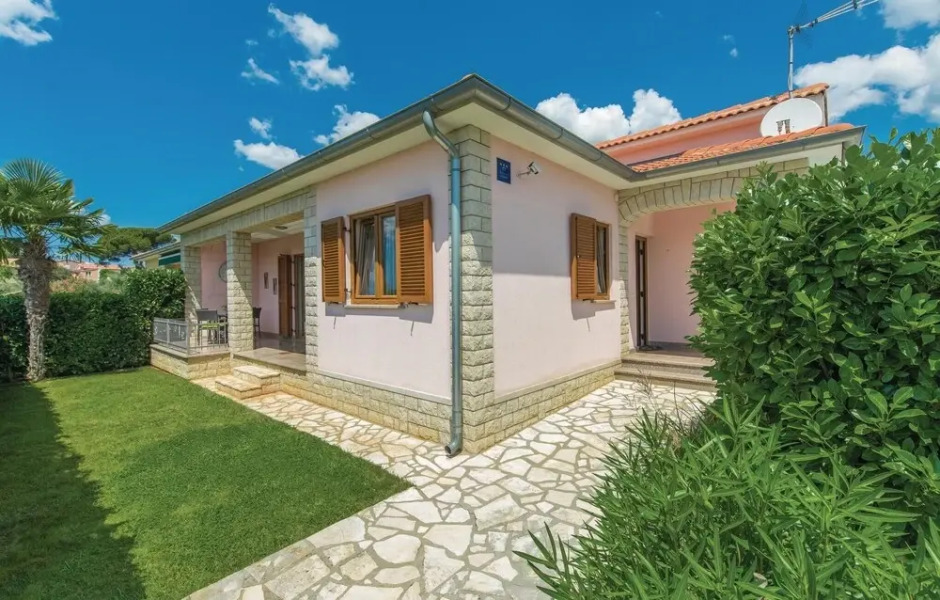 Stunning Home in Kastelir With Wifi and 2 Bedrooms