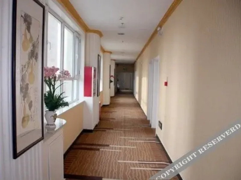 Yangzi Shuidu Chain Hotel Akesu Modern City