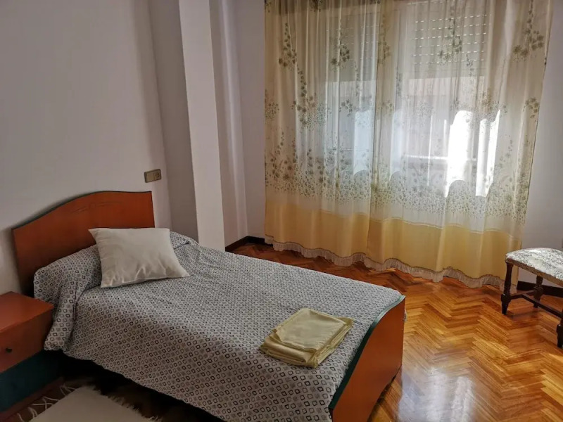 Amplio piso con garaje y vistas al mar