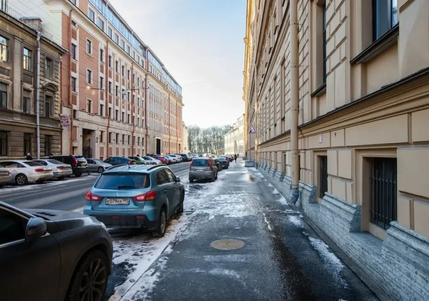 Emperoom Near Summer Garden Apartments