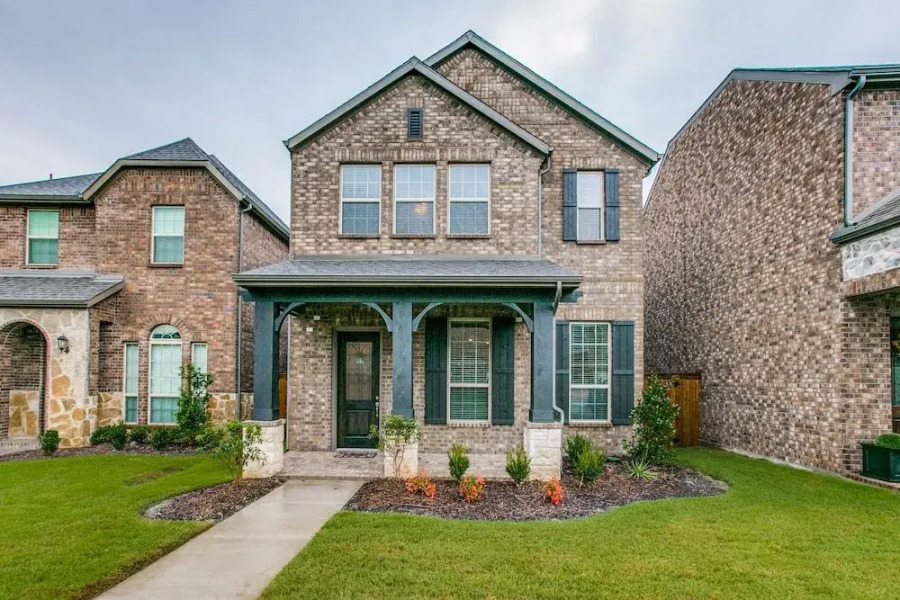 Beautiful furnished 3 bedroom Allen Home