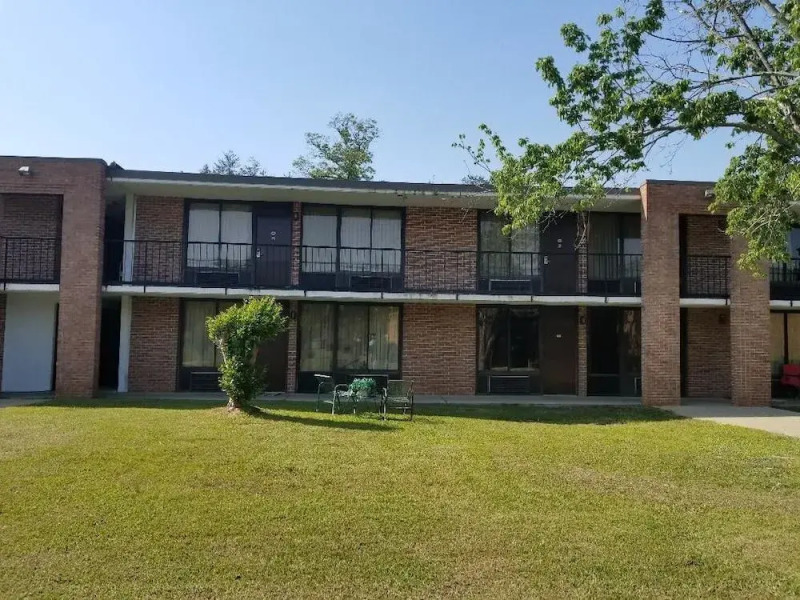 Executive Inn & Suites