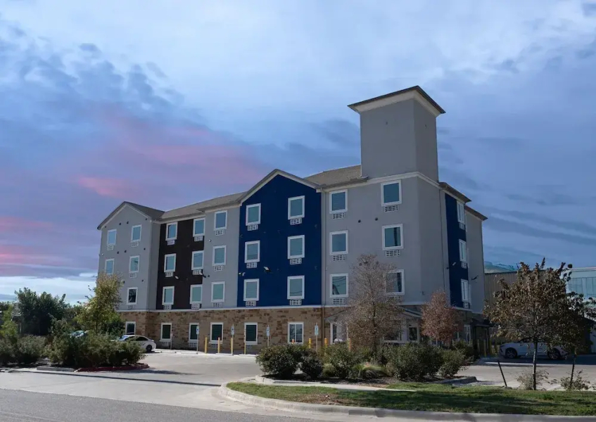 Texas Bungalows Hotel & Hotel Que at  i35 Austin Pflugerville