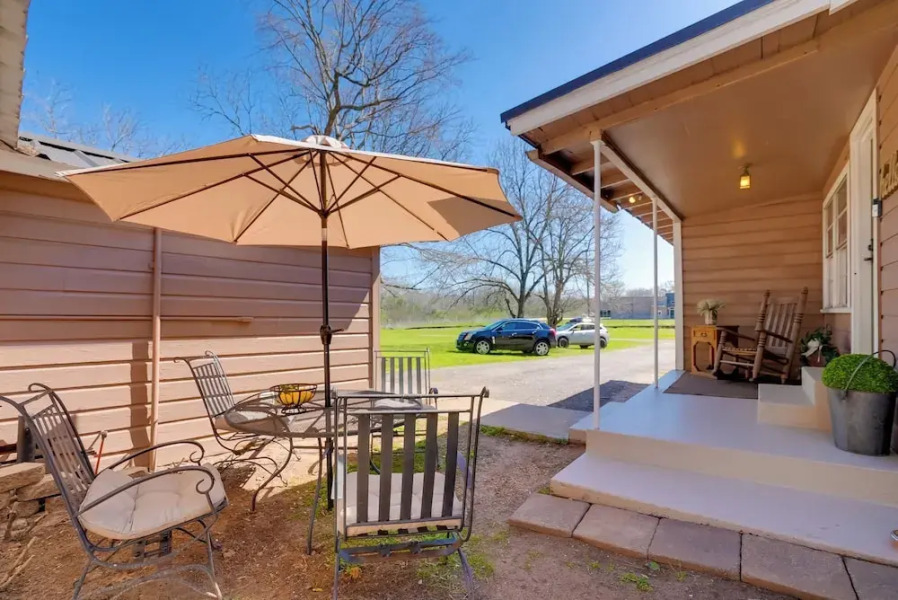 Rusk Retreat w/ Fire Pit, Grill & Countryside View